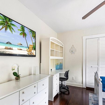 Chic Downtown Vacation Home And Guest Home ウェストパームビーチ エクステリア 写真