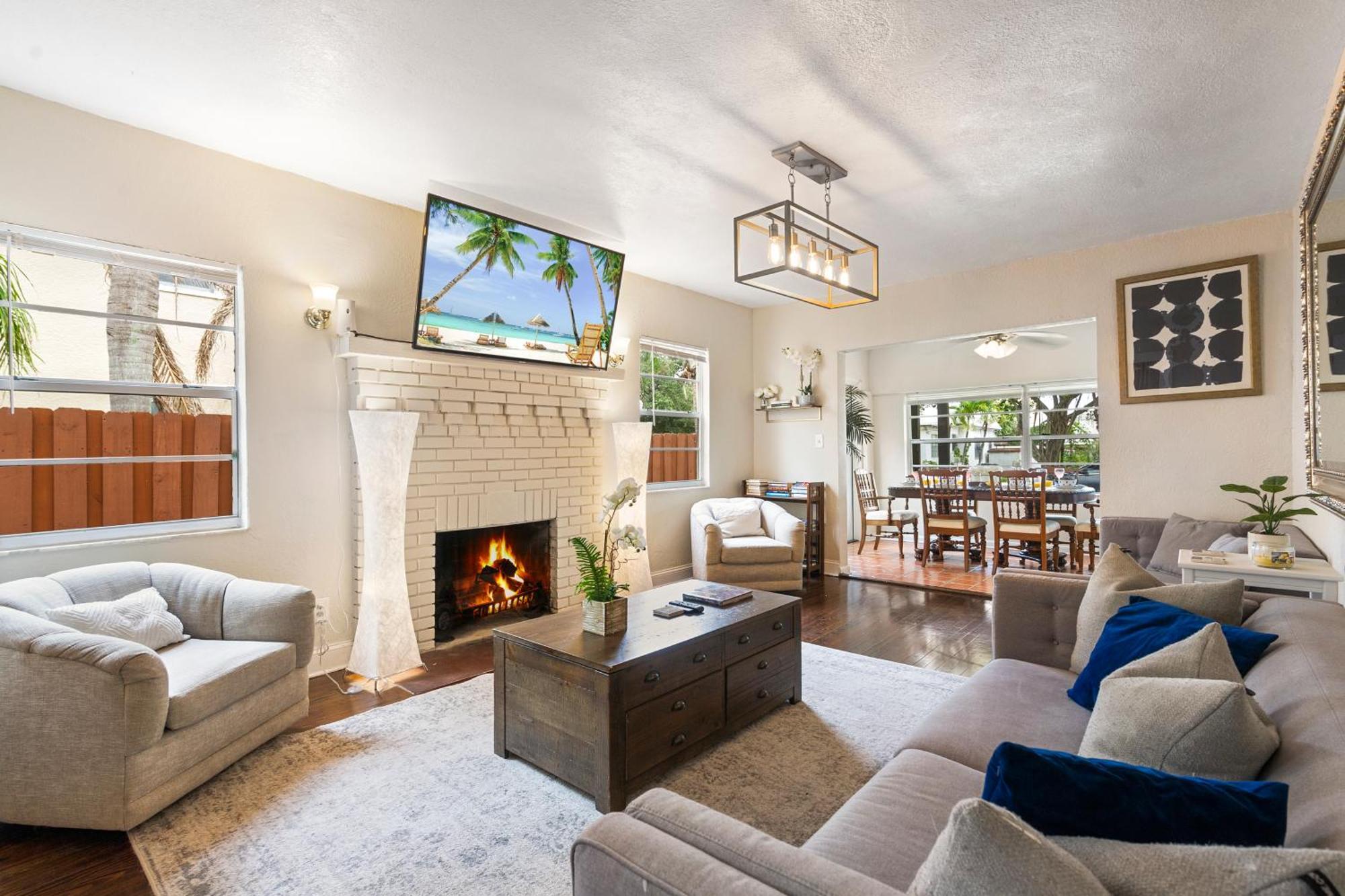 Chic Downtown Vacation Home And Guest Home ウェストパームビーチ エクステリア 写真