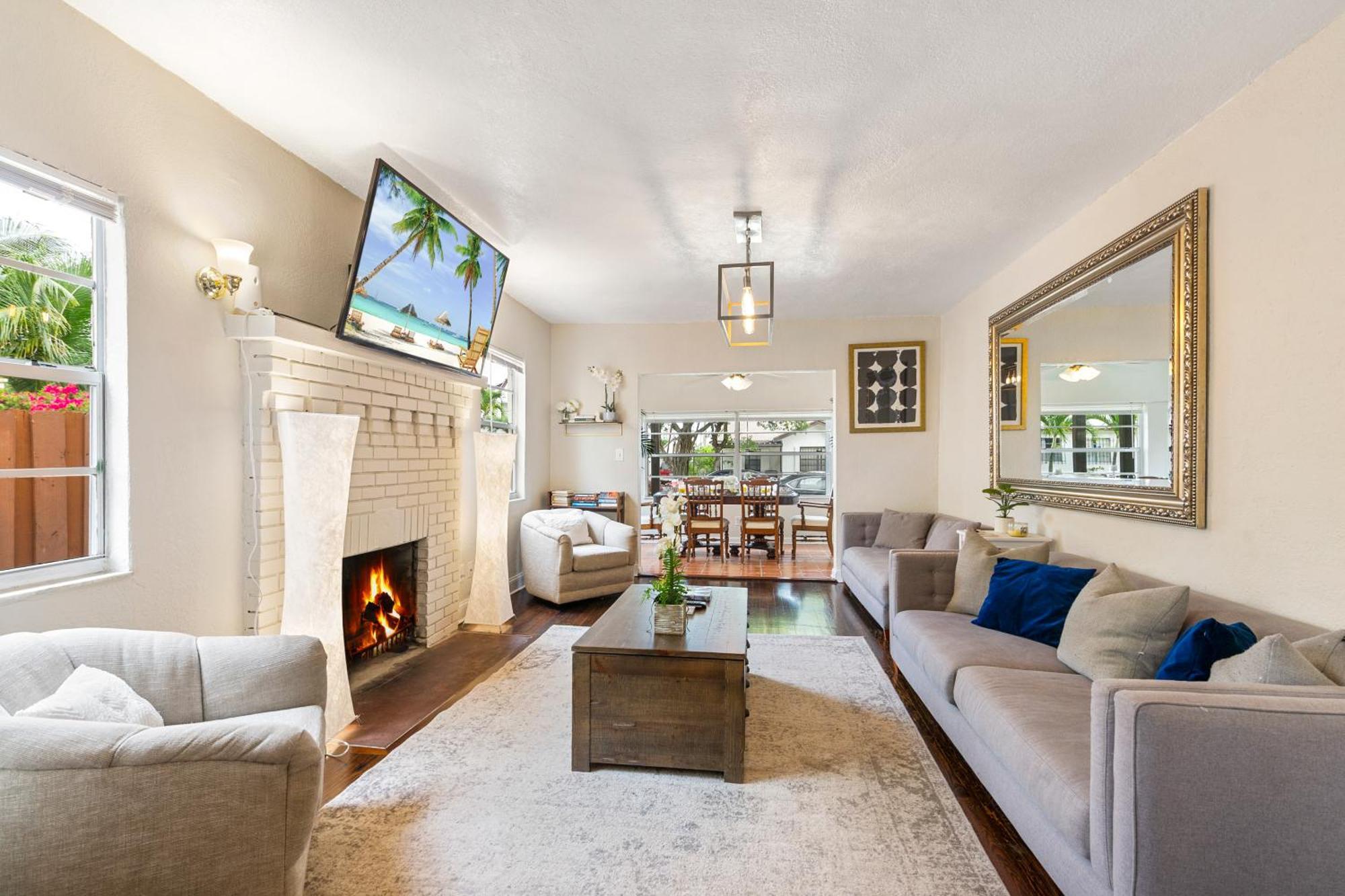 Chic Downtown Vacation Home And Guest Home ウェストパームビーチ エクステリア 写真
