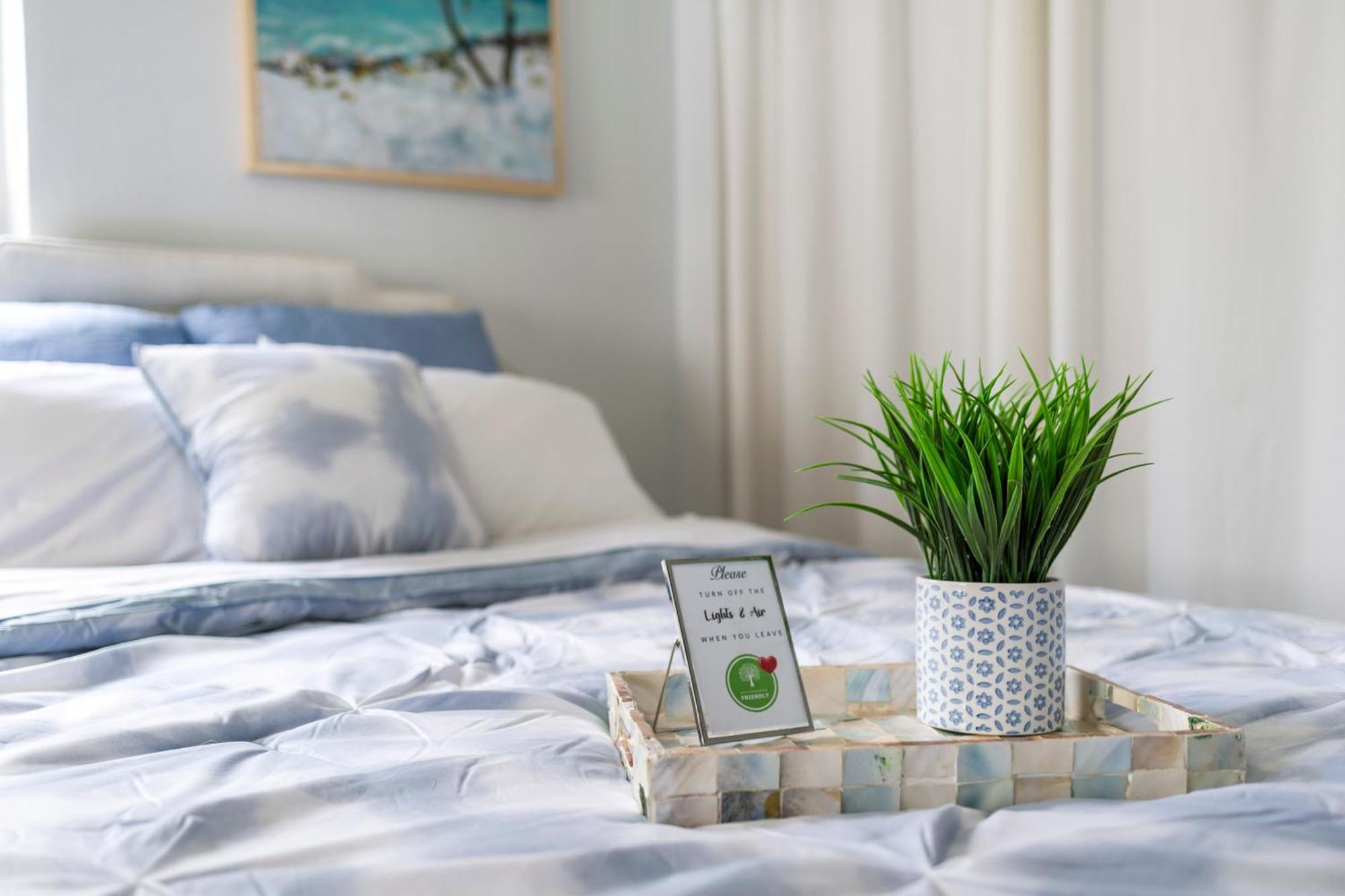 Chic Downtown Vacation Home And Guest Home ウェストパームビーチ エクステリア 写真
