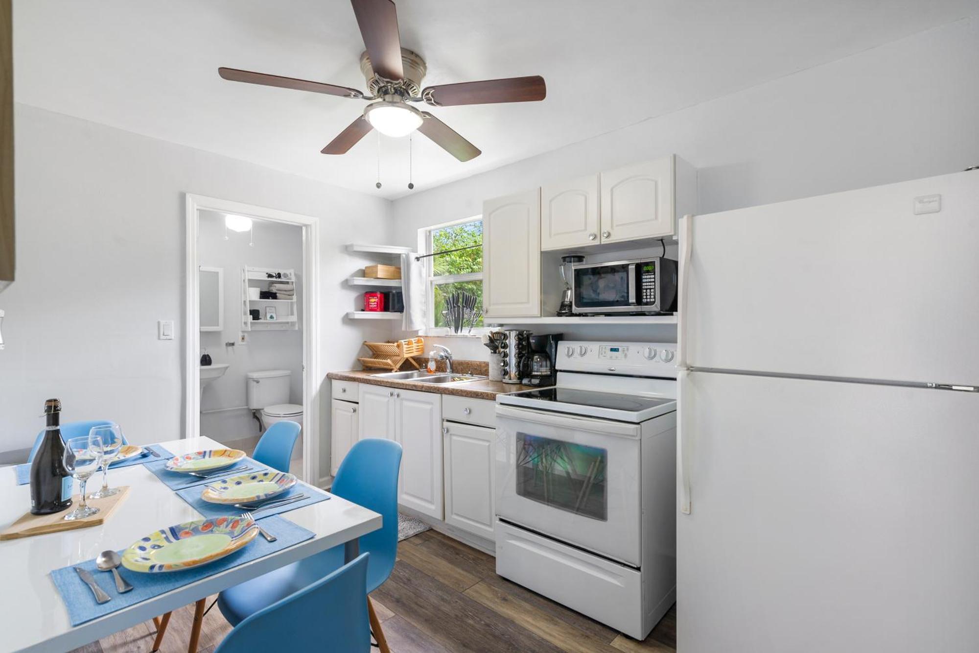 Chic Downtown Vacation Home And Guest Home ウェストパームビーチ エクステリア 写真