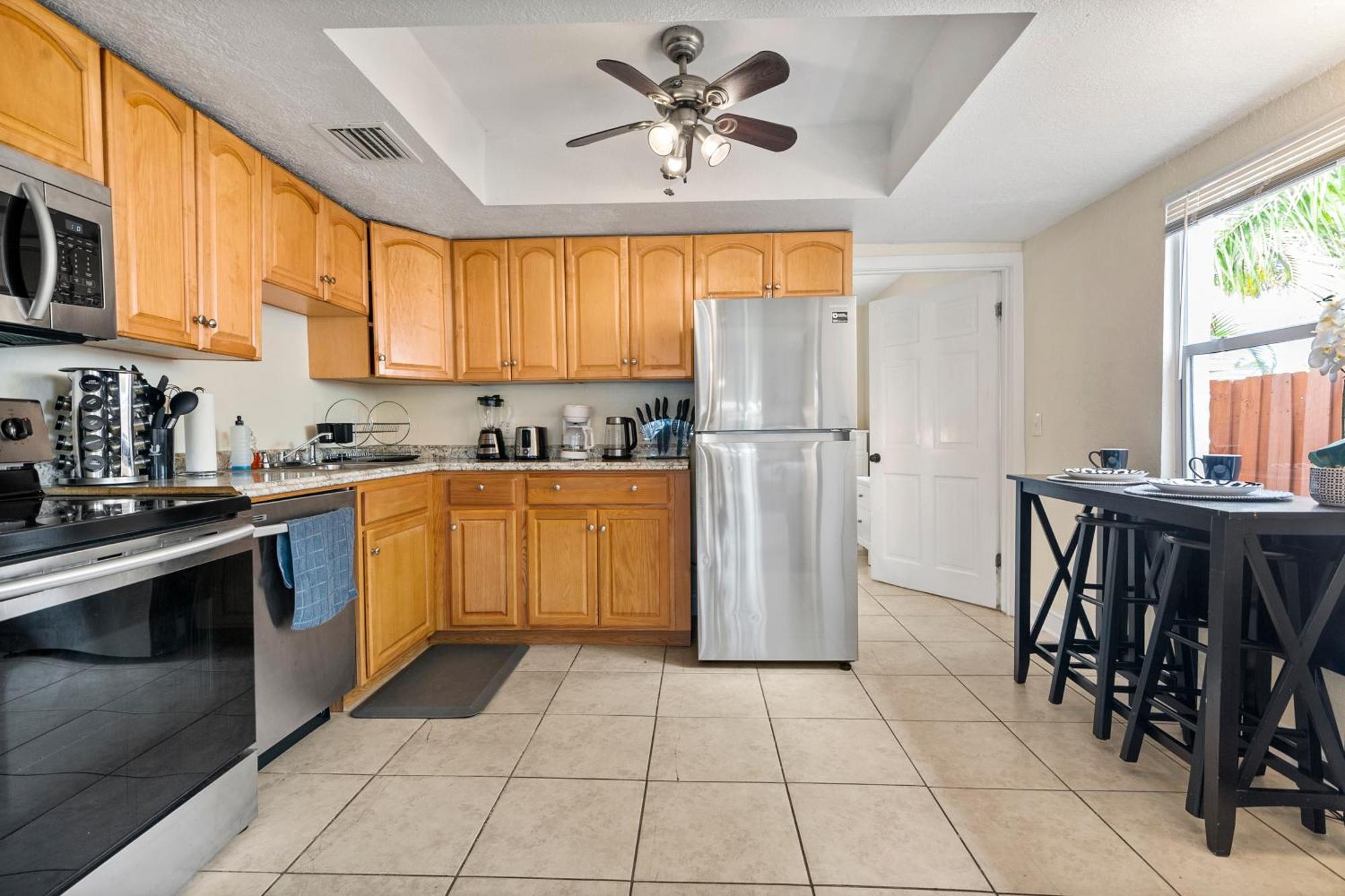 Chic Downtown Vacation Home And Guest Home ウェストパームビーチ エクステリア 写真