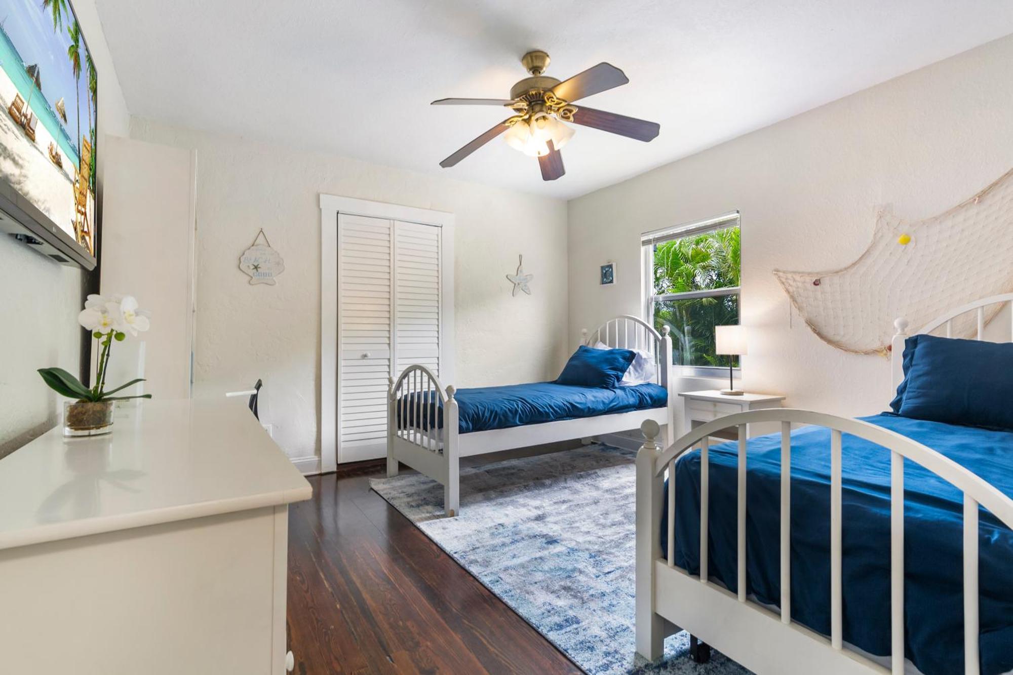 Chic Downtown Vacation Home And Guest Home ウェストパームビーチ エクステリア 写真