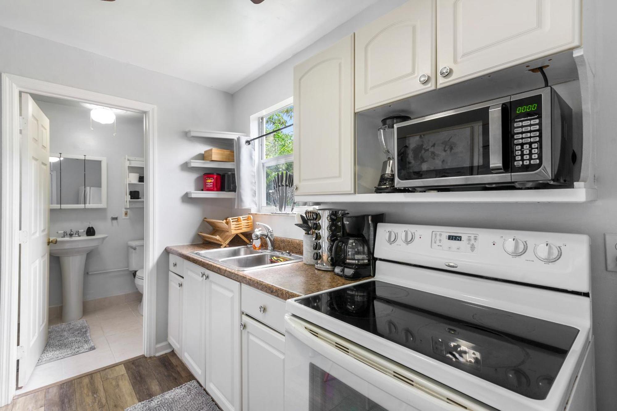 Chic Downtown Vacation Home And Guest Home ウェストパームビーチ エクステリア 写真