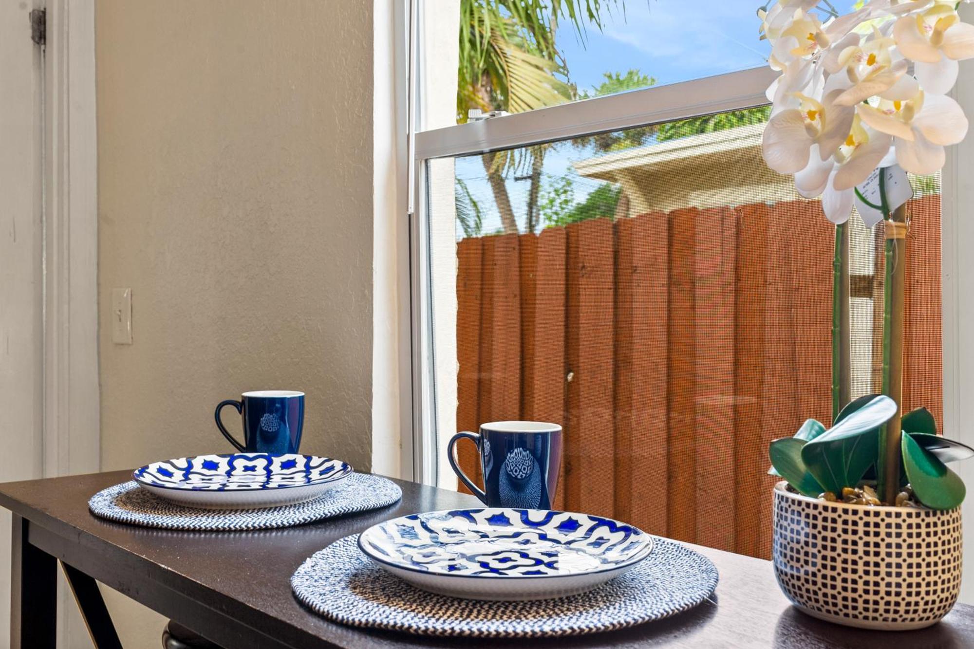 Chic Downtown Vacation Home And Guest Home ウェストパームビーチ エクステリア 写真