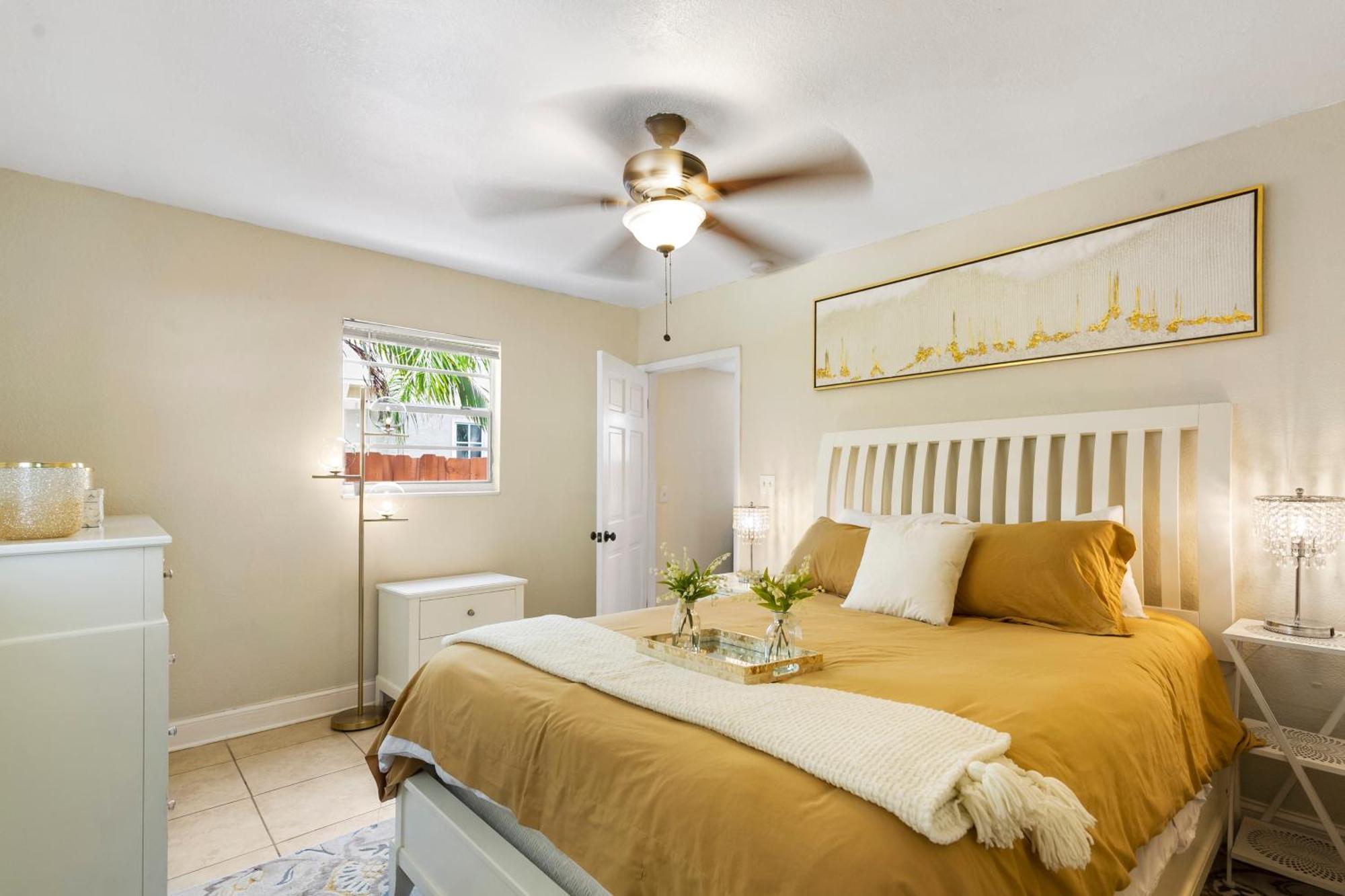 Chic Downtown Vacation Home And Guest Home ウェストパームビーチ エクステリア 写真