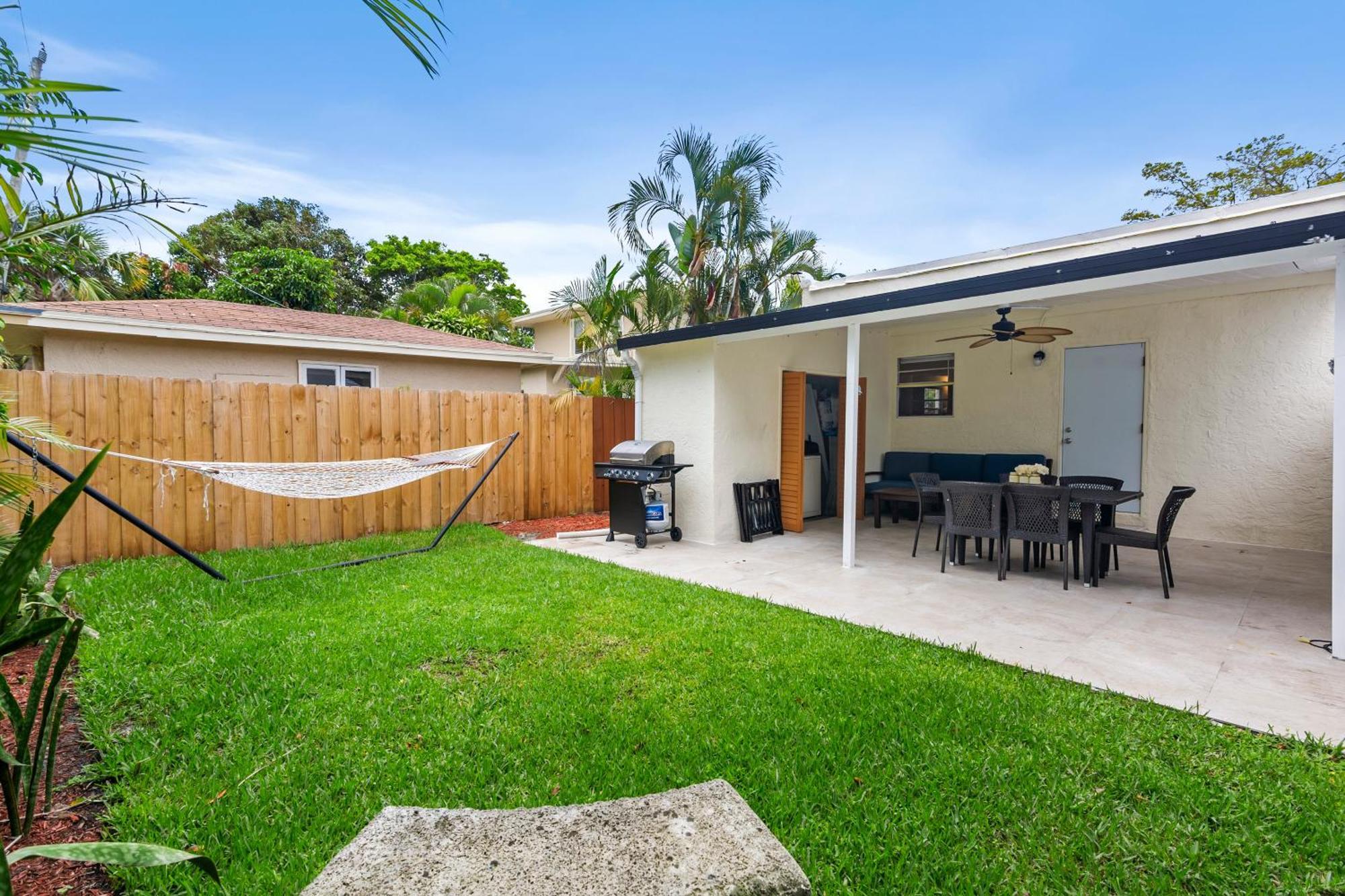 Chic Downtown Vacation Home And Guest Home ウェストパームビーチ エクステリア 写真