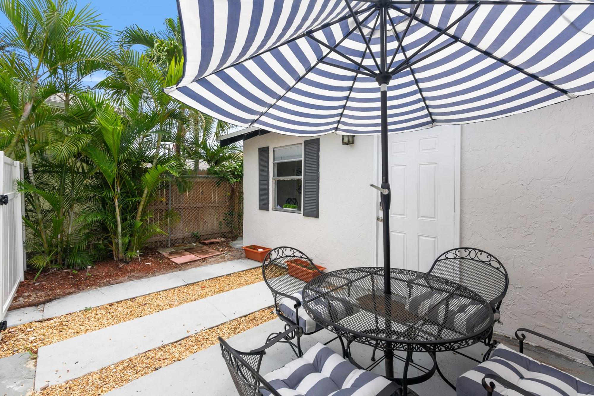 Chic Downtown Vacation Home And Guest Home ウェストパームビーチ エクステリア 写真