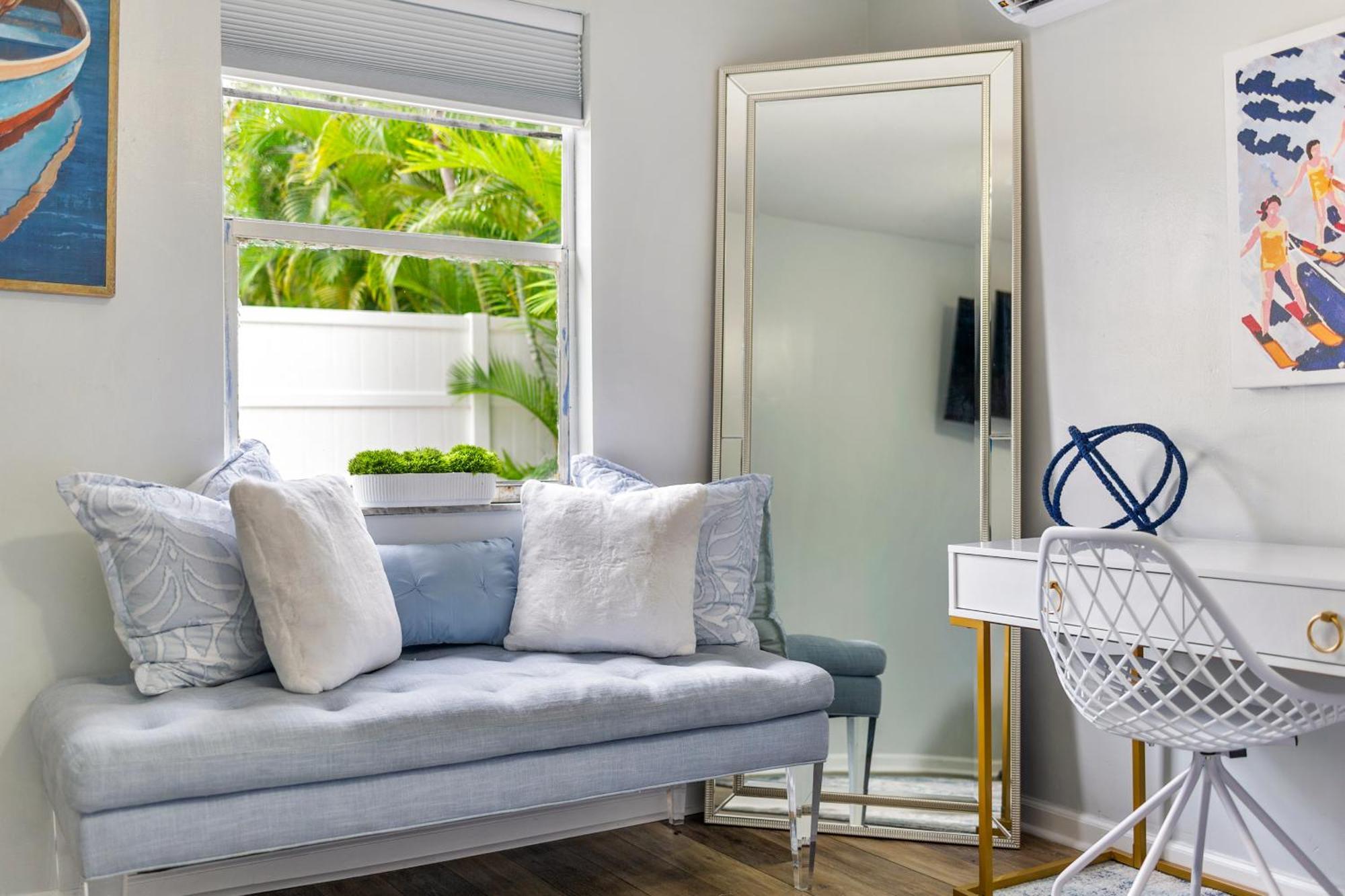 Chic Downtown Vacation Home And Guest Home ウェストパームビーチ エクステリア 写真