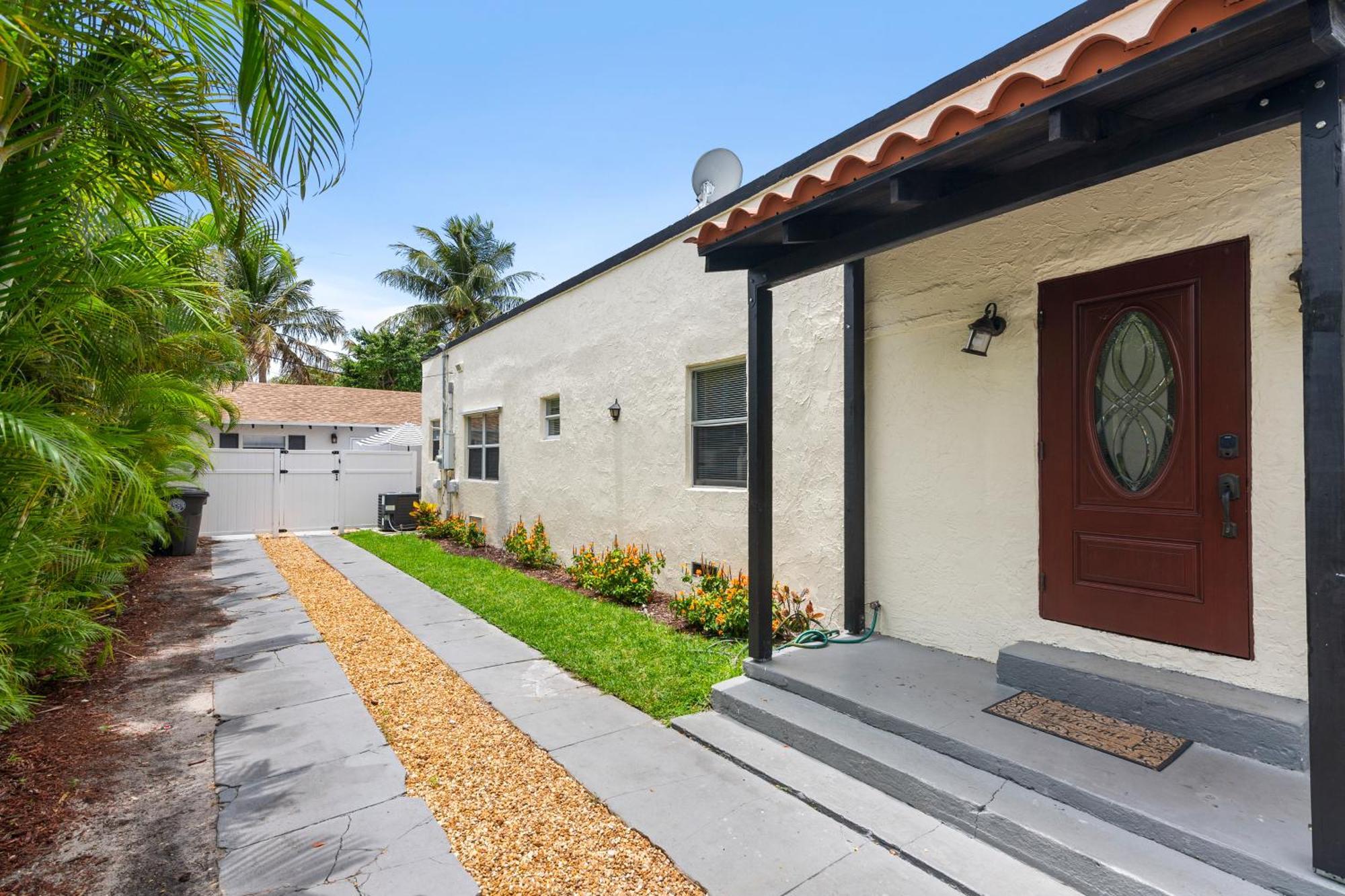 Chic Downtown Vacation Home And Guest Home ウェストパームビーチ エクステリア 写真