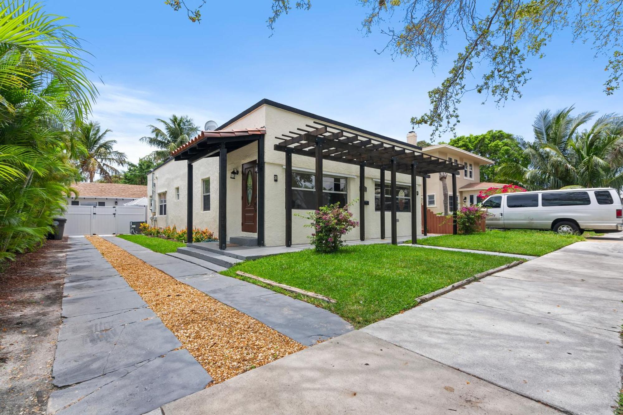 Chic Downtown Vacation Home And Guest Home ウェストパームビーチ エクステリア 写真